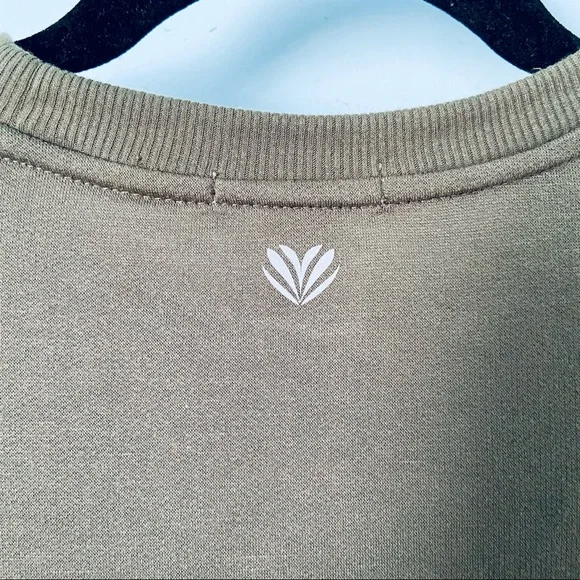 Forever 21 • Army Green Active Sweatshirt - Picture 11 of 13